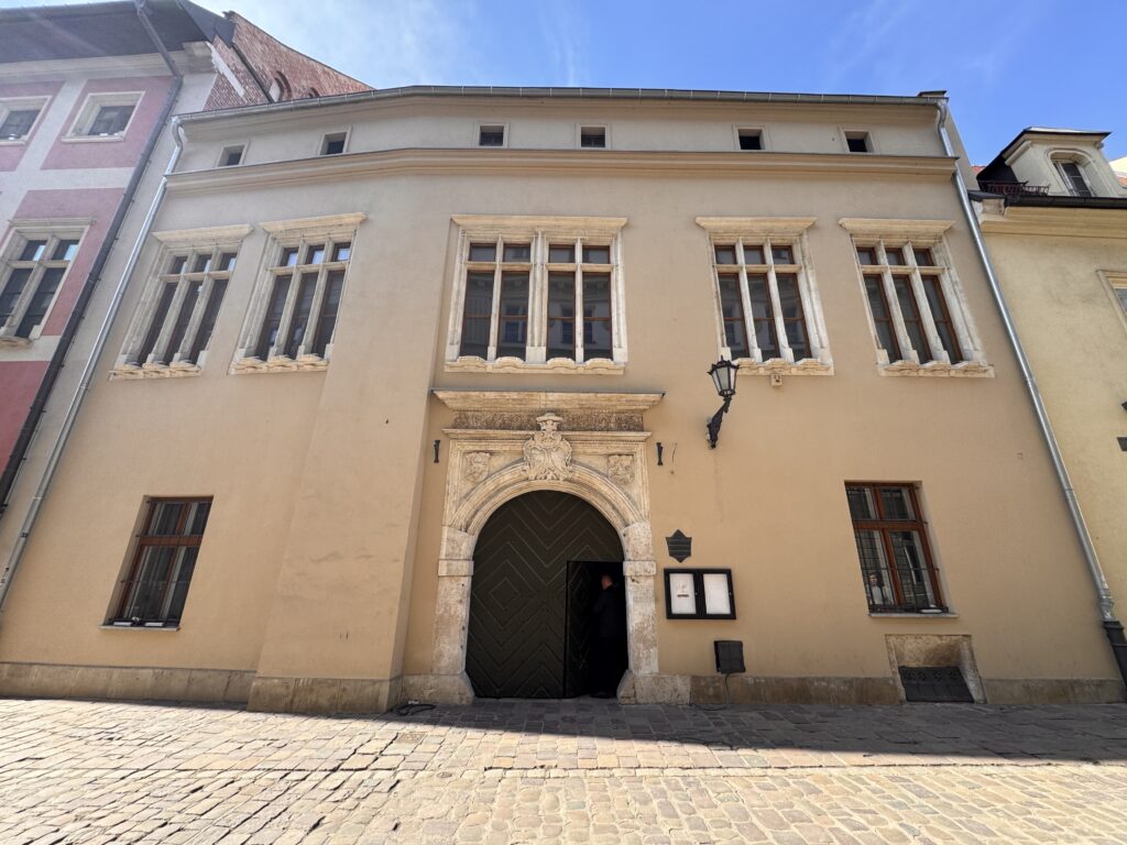 Façade of the Kanonicza 15 tenement house with its portal